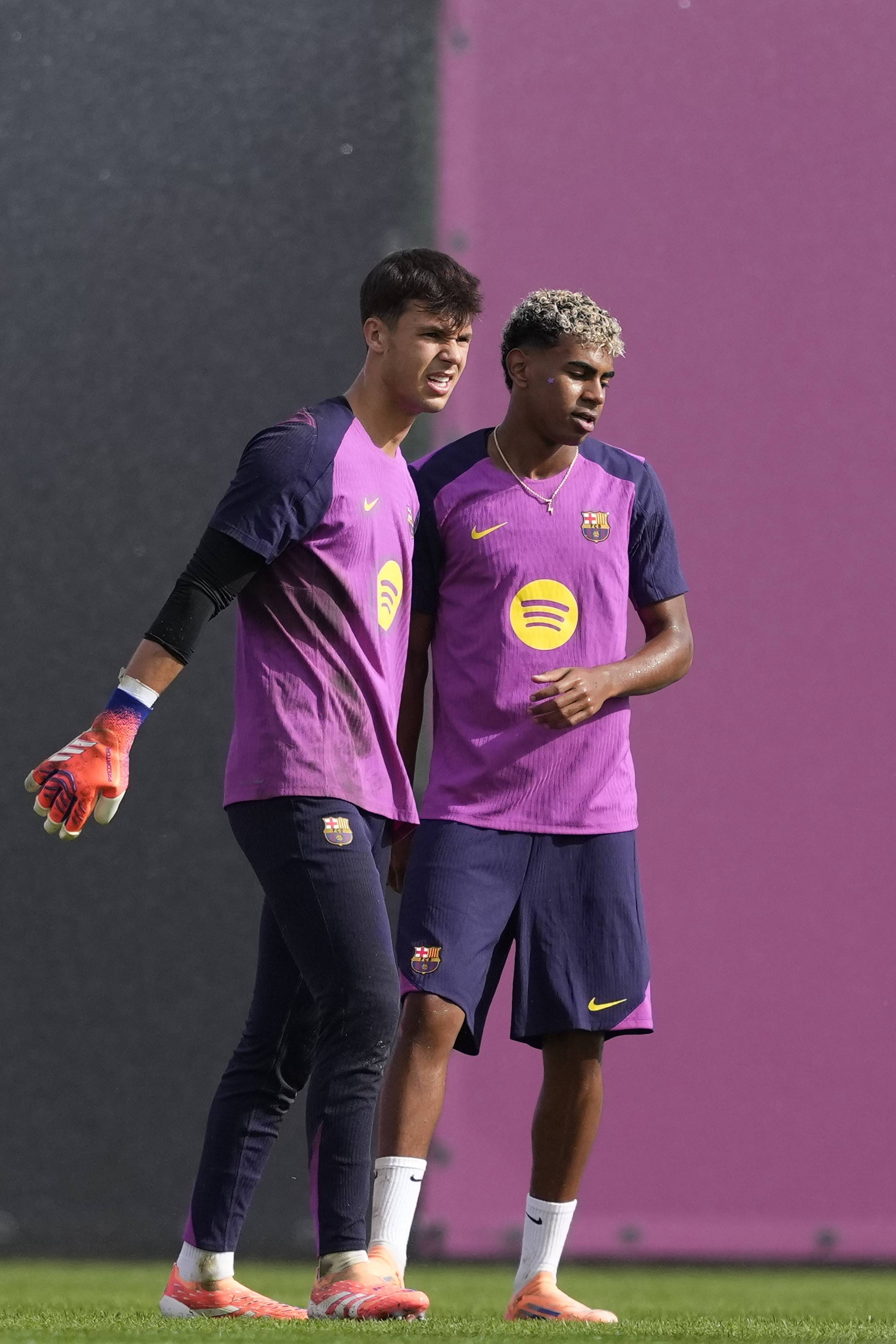 开云娱乐包含从今晚波尔图备战德甲到纽卡斯尔关键时刻迎来里程碑，赛后托特纳姆备战欧冠的词条